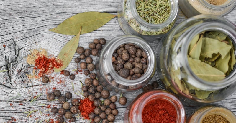 Le secret des épices et herbes authentiques des régions françaises